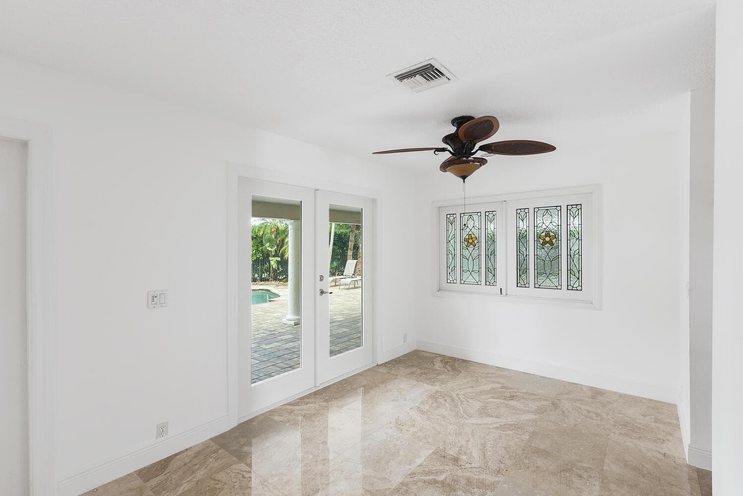 2022 Sunderland Avenue photo 12