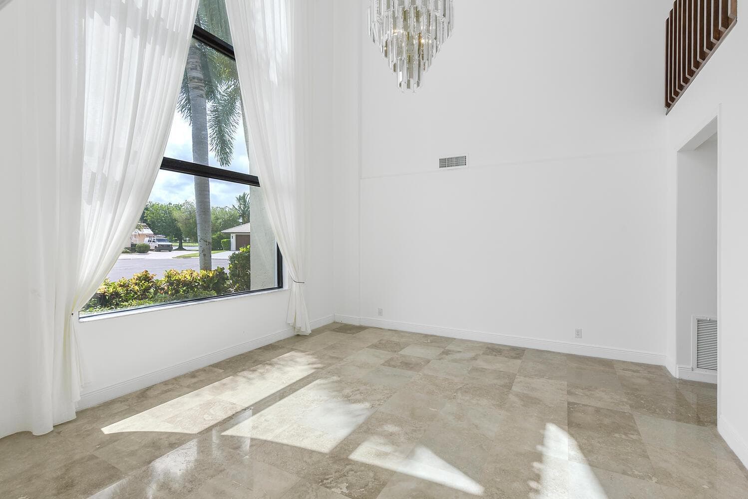 2022 Sunderland Avenue photo 5