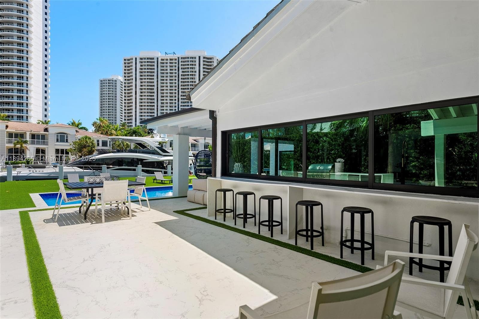 207 Holiday Dr photo 18