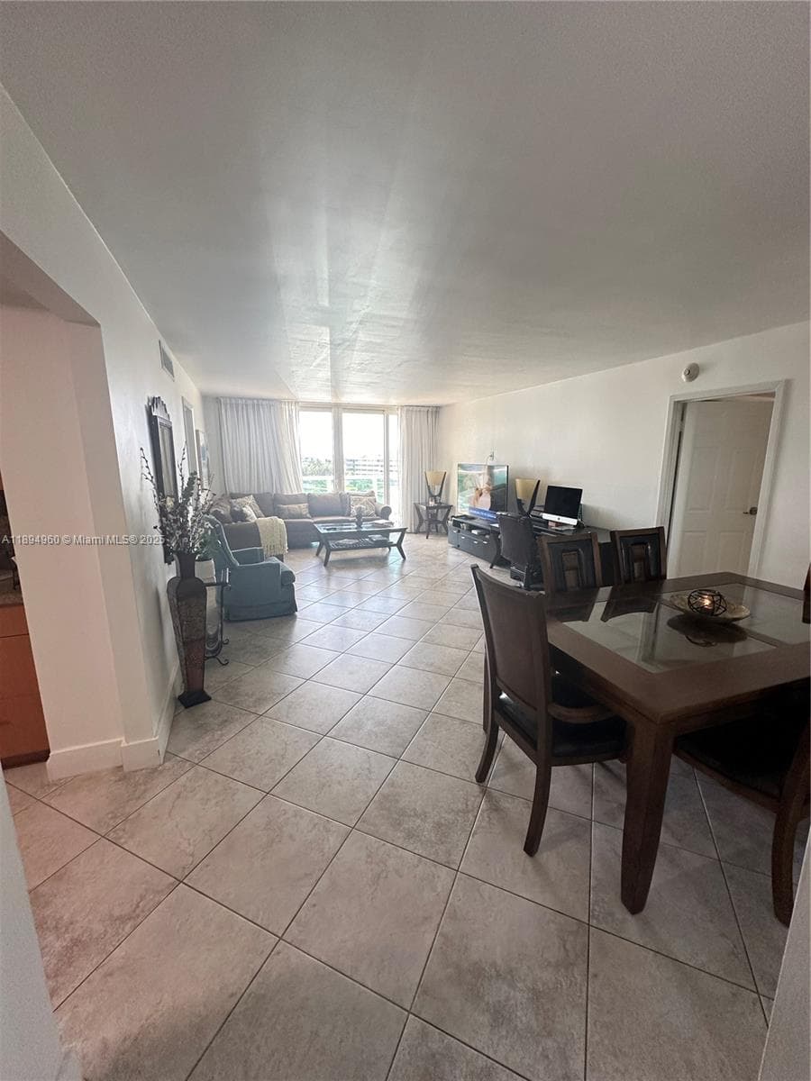 100 Bayview Dr 601 photo 1