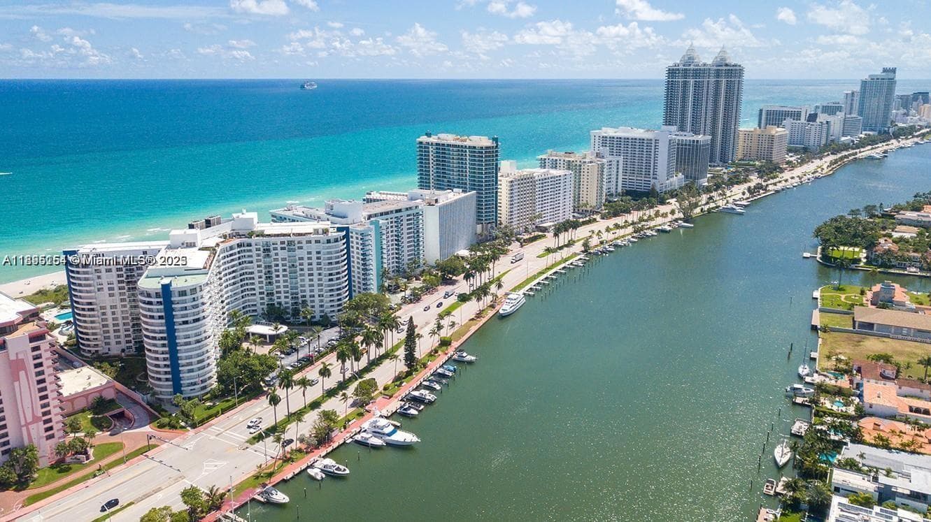 5161 Collins Ave 1211 photo 2