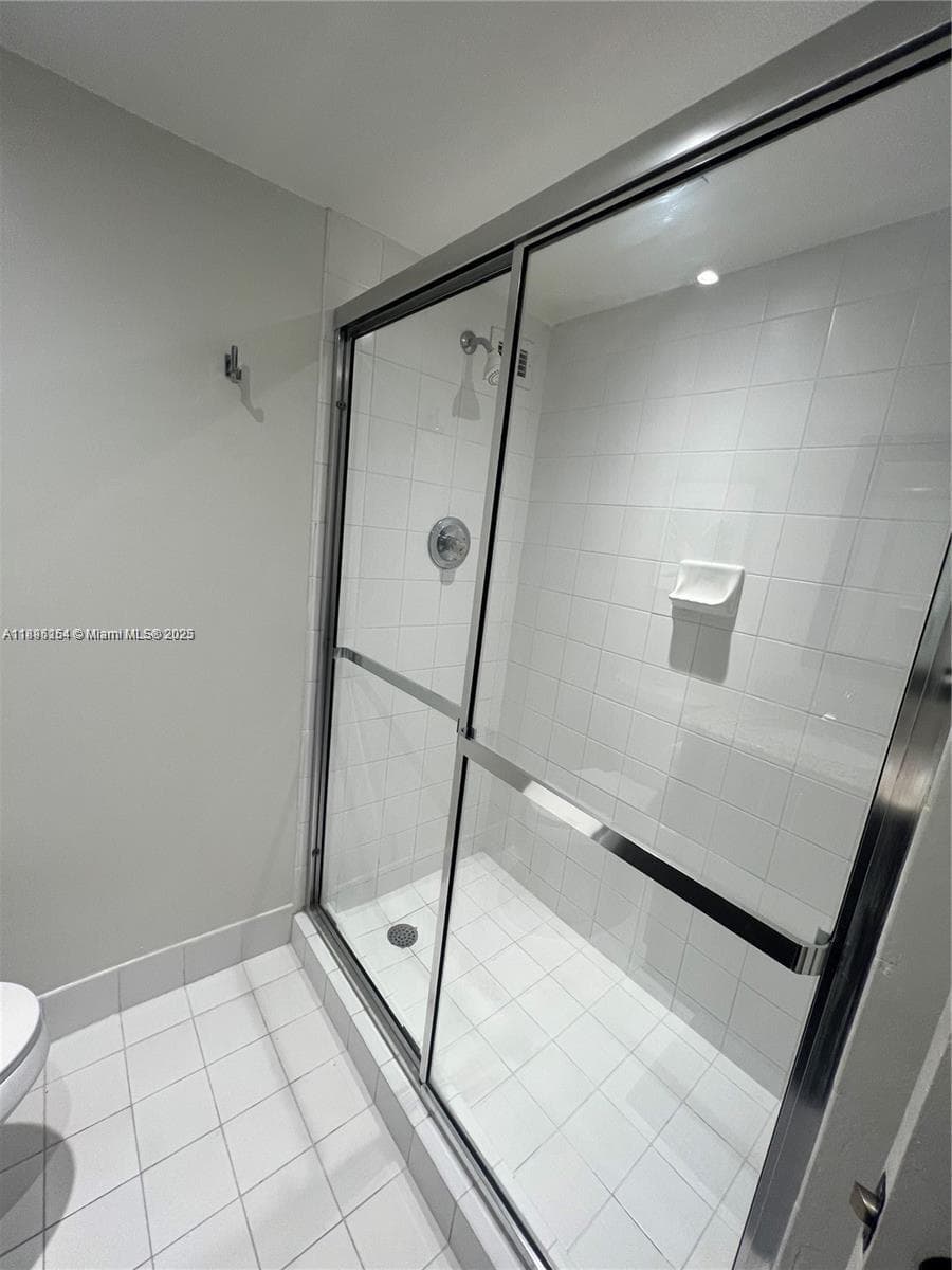 5161 Collins Ave 1211 photo 16