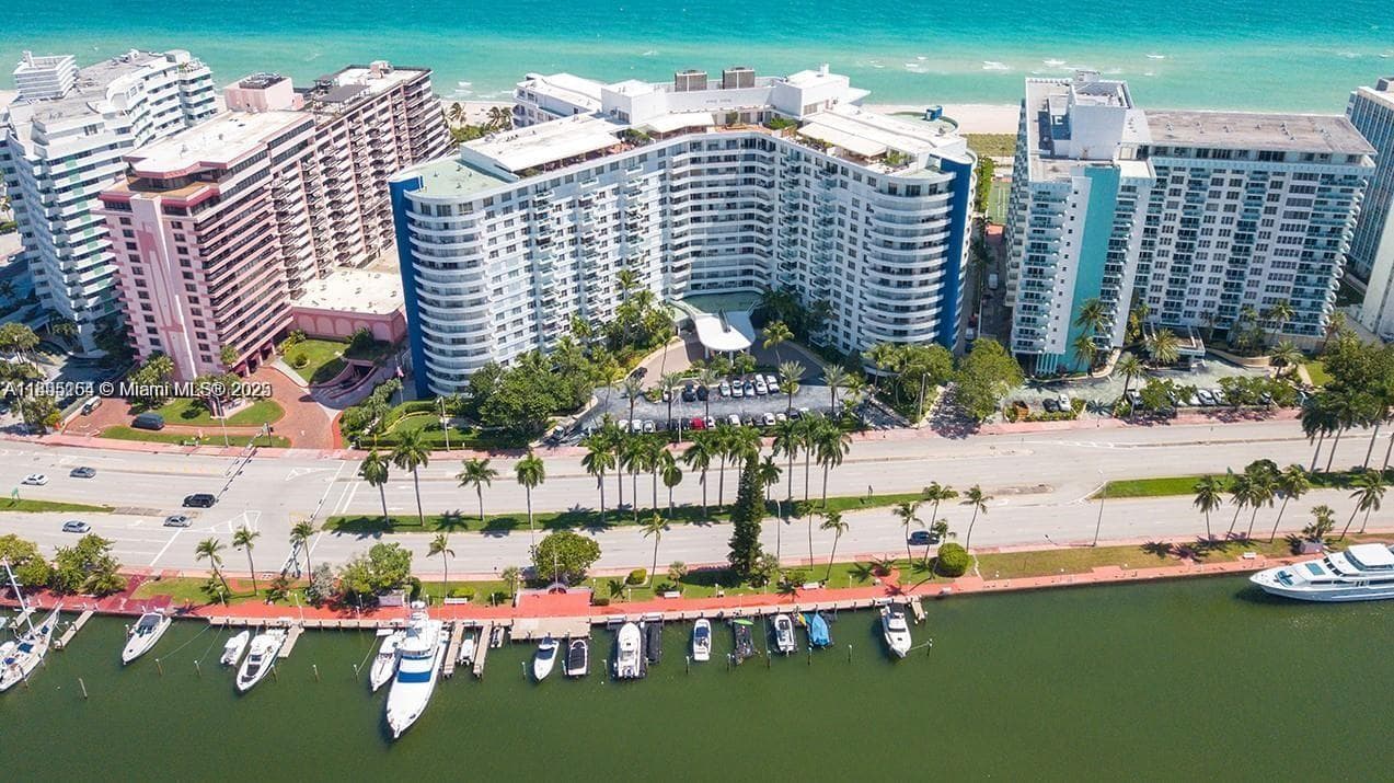 5161 Collins Ave 1211 photo 3