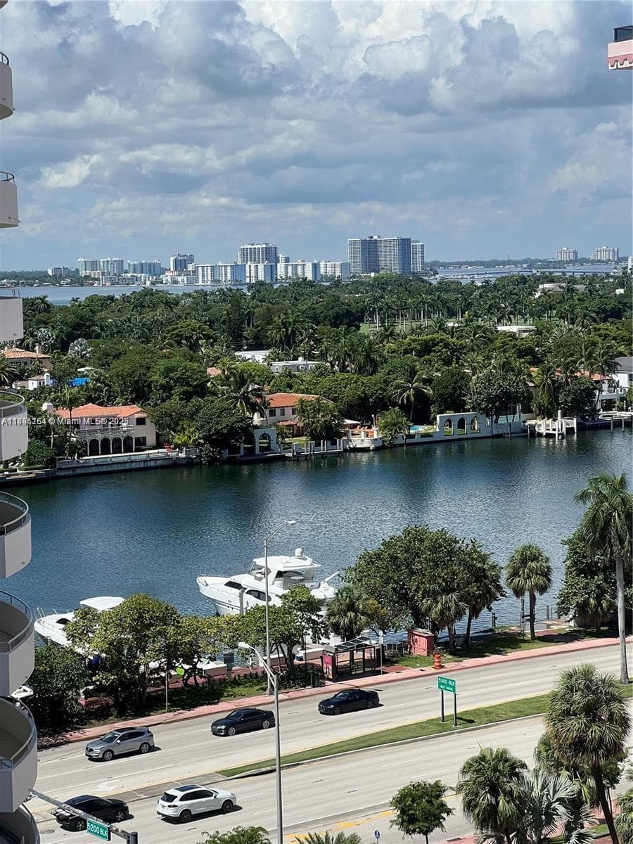 5161 Collins Ave 1211 photo 10