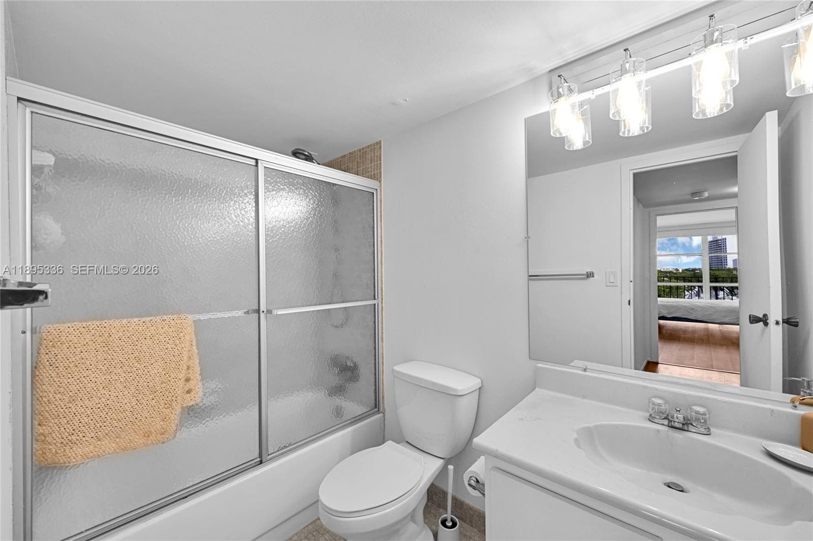 800 Parkview Dr 605 photo 22