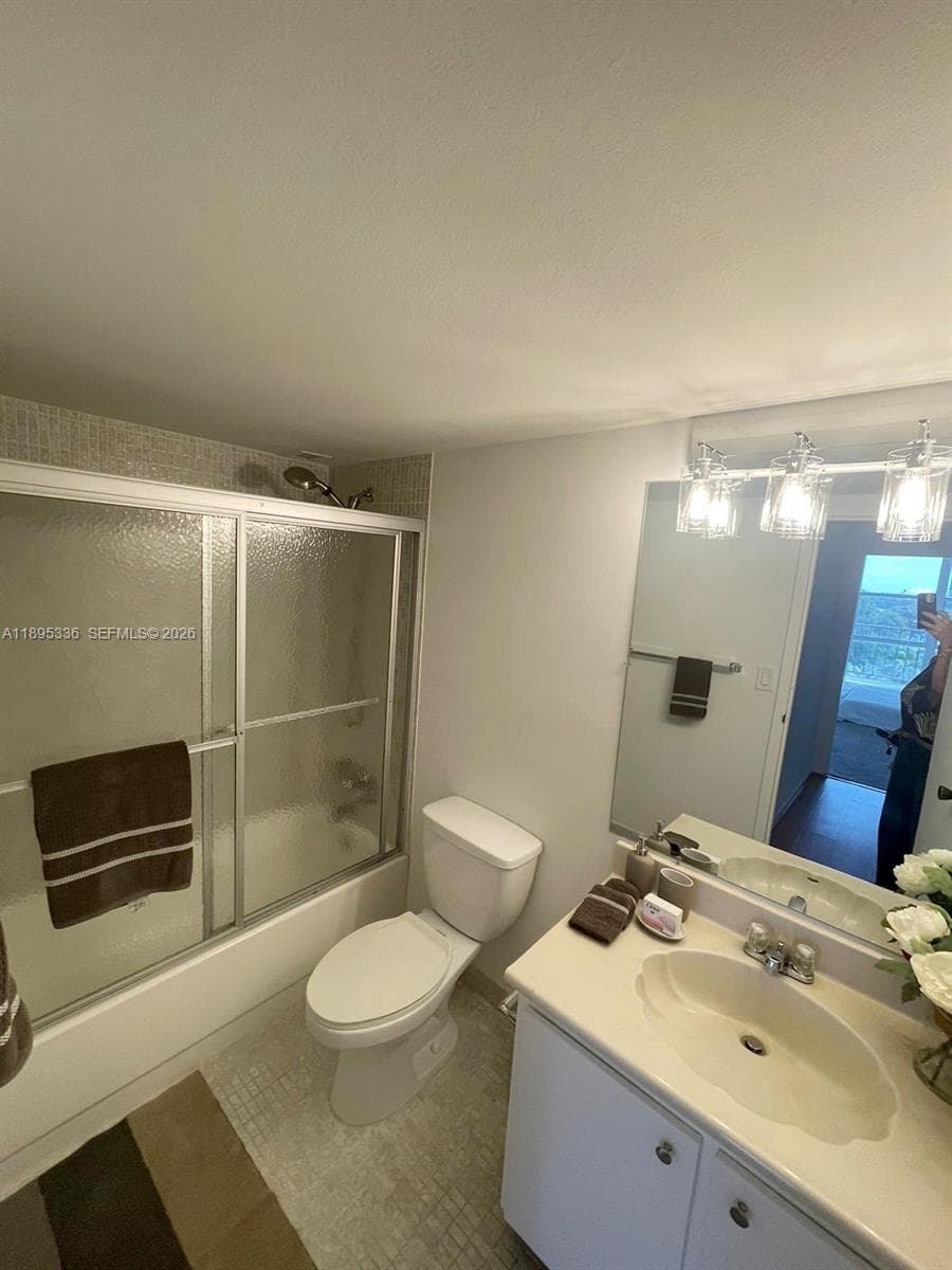 800 Parkview Dr 605 photo 9