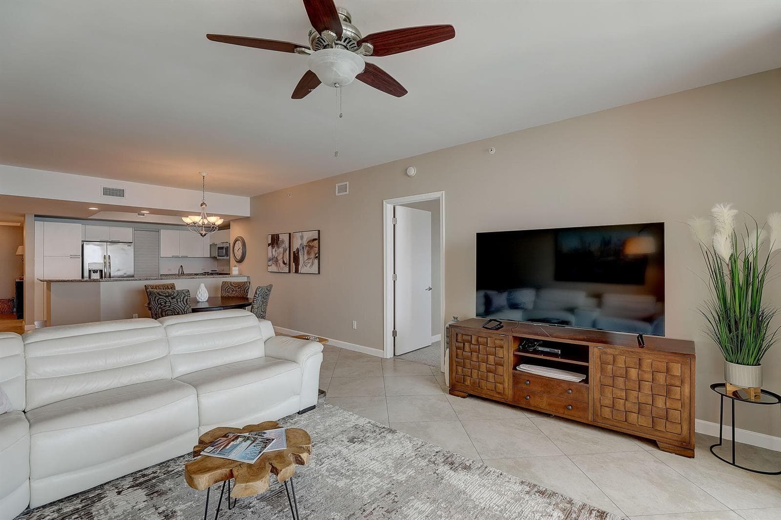 2650 Lake Shore Drive 804 photo 6