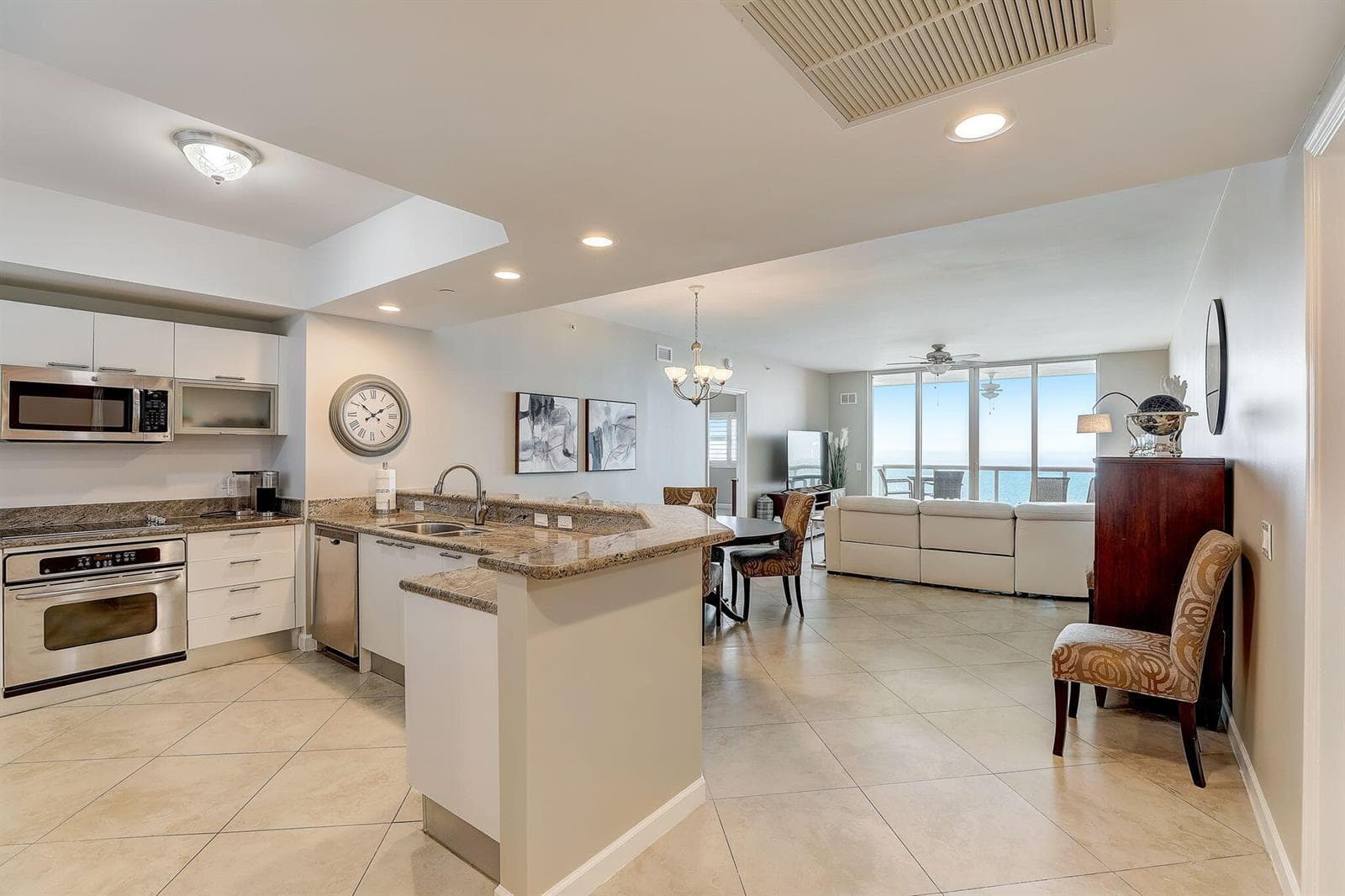 2650 Lake Shore Drive 804 photo 1