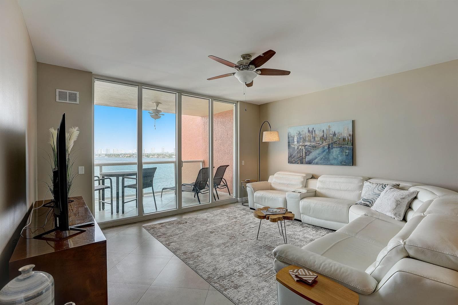2650 Lake Shore Drive 804 photo 5