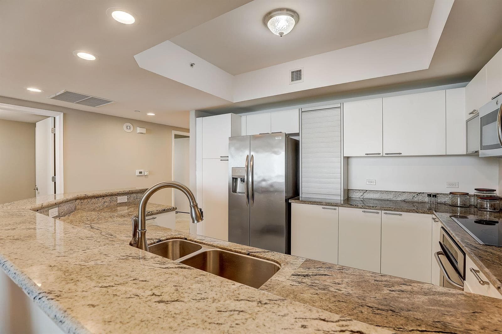 2650 Lake Shore Drive 804 photo 14
