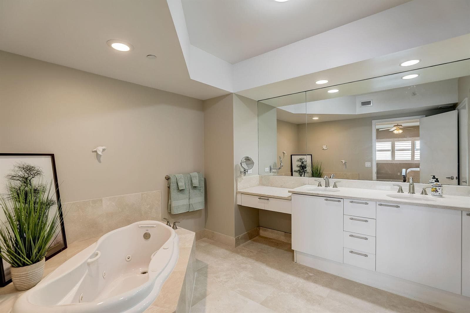 2650 Lake Shore Drive 804 photo 25