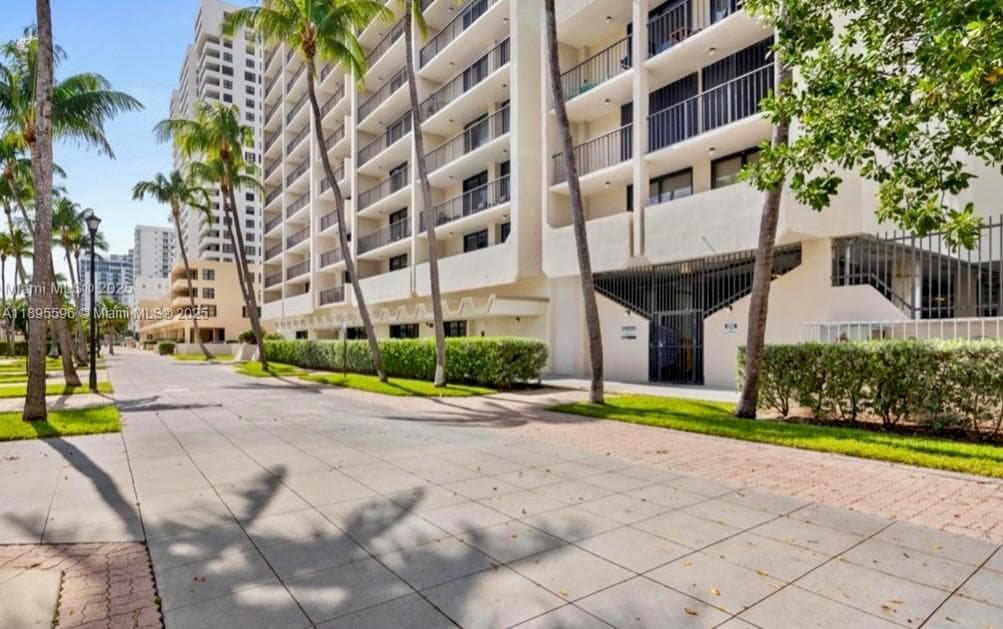 2625 Collins Ave 1507 photo 19