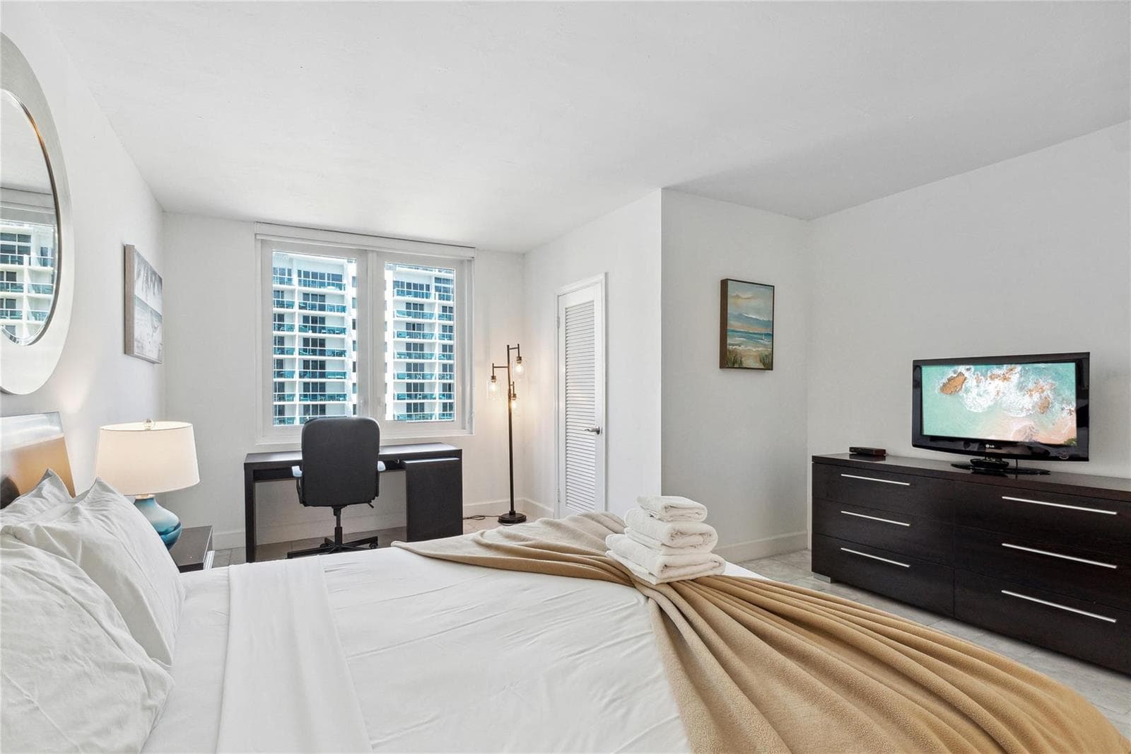 2301 Collins Avenue 1015 photo 13