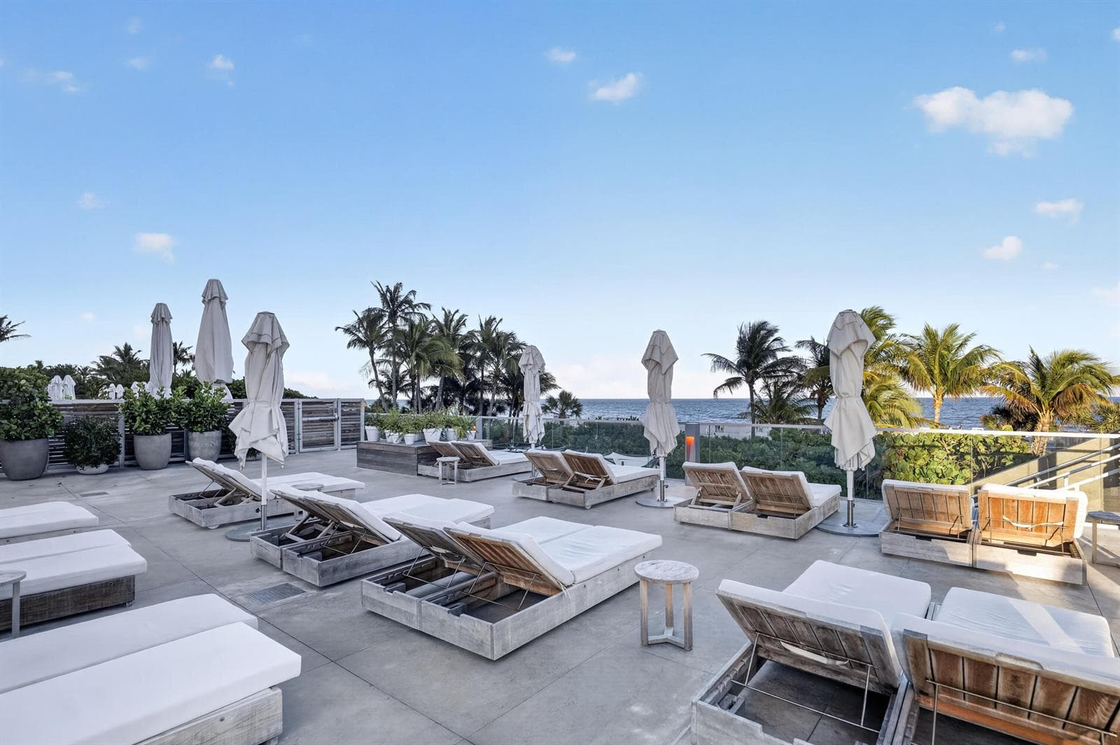 2301 Collins Avenue 1015 photo 3