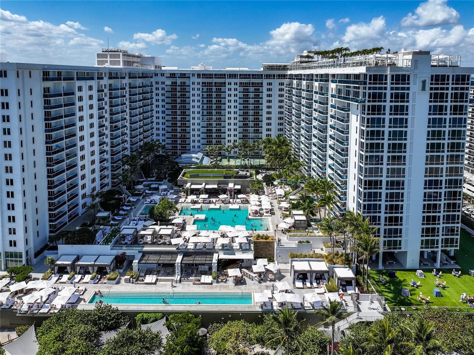 2301 Collins Avenue 1015 photo 18