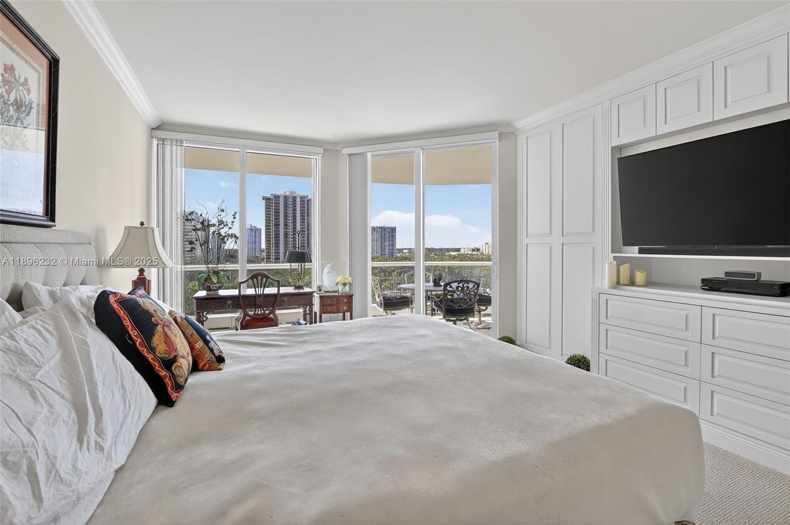 7000 Island Blvd 903 photo 17
