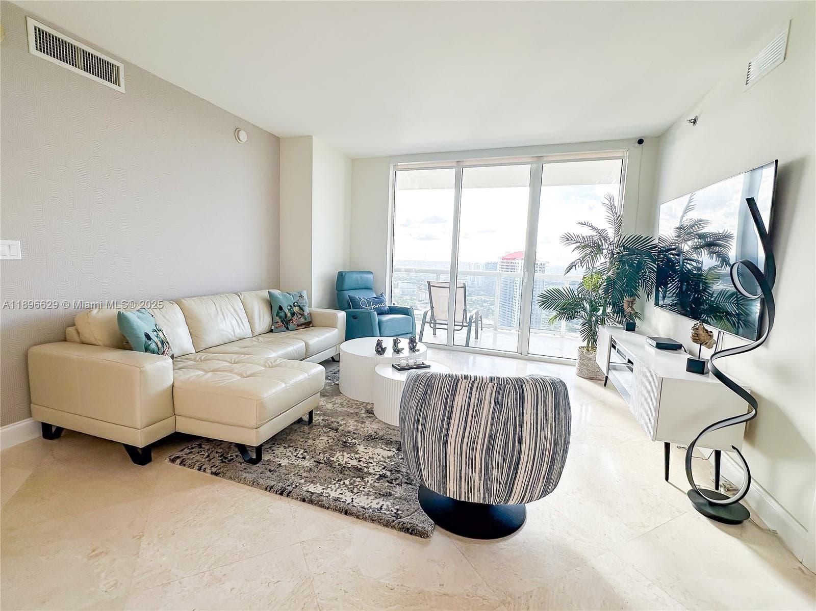 1850 S Ocean Dr 3308 photo 3