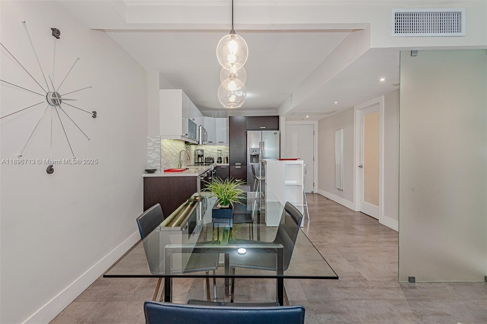 2301 Collins Ave 723 photo 17