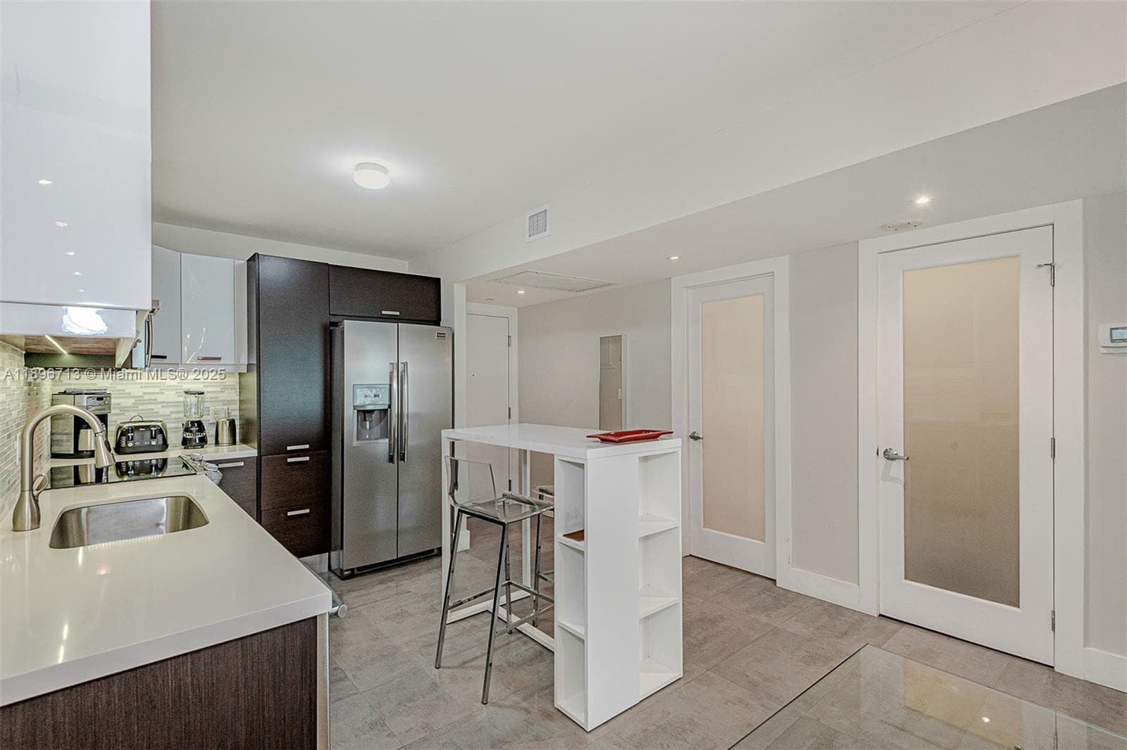 2301 Collins Ave 723 photo 20