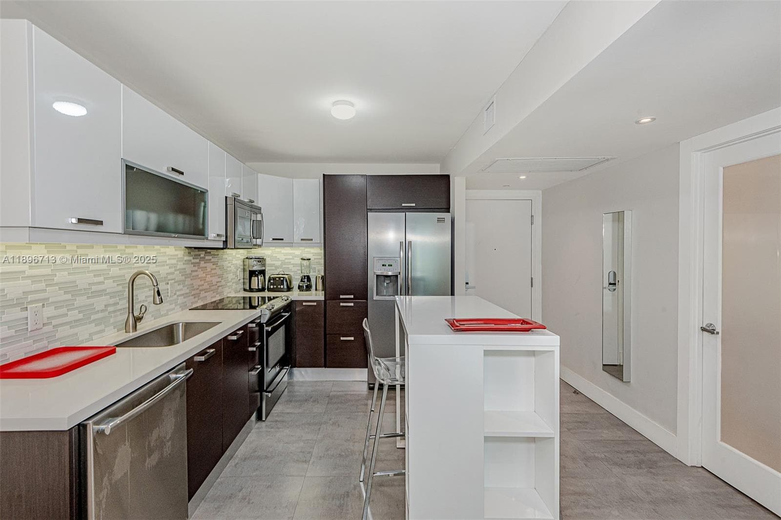 2301 Collins Ave 723 photo 19