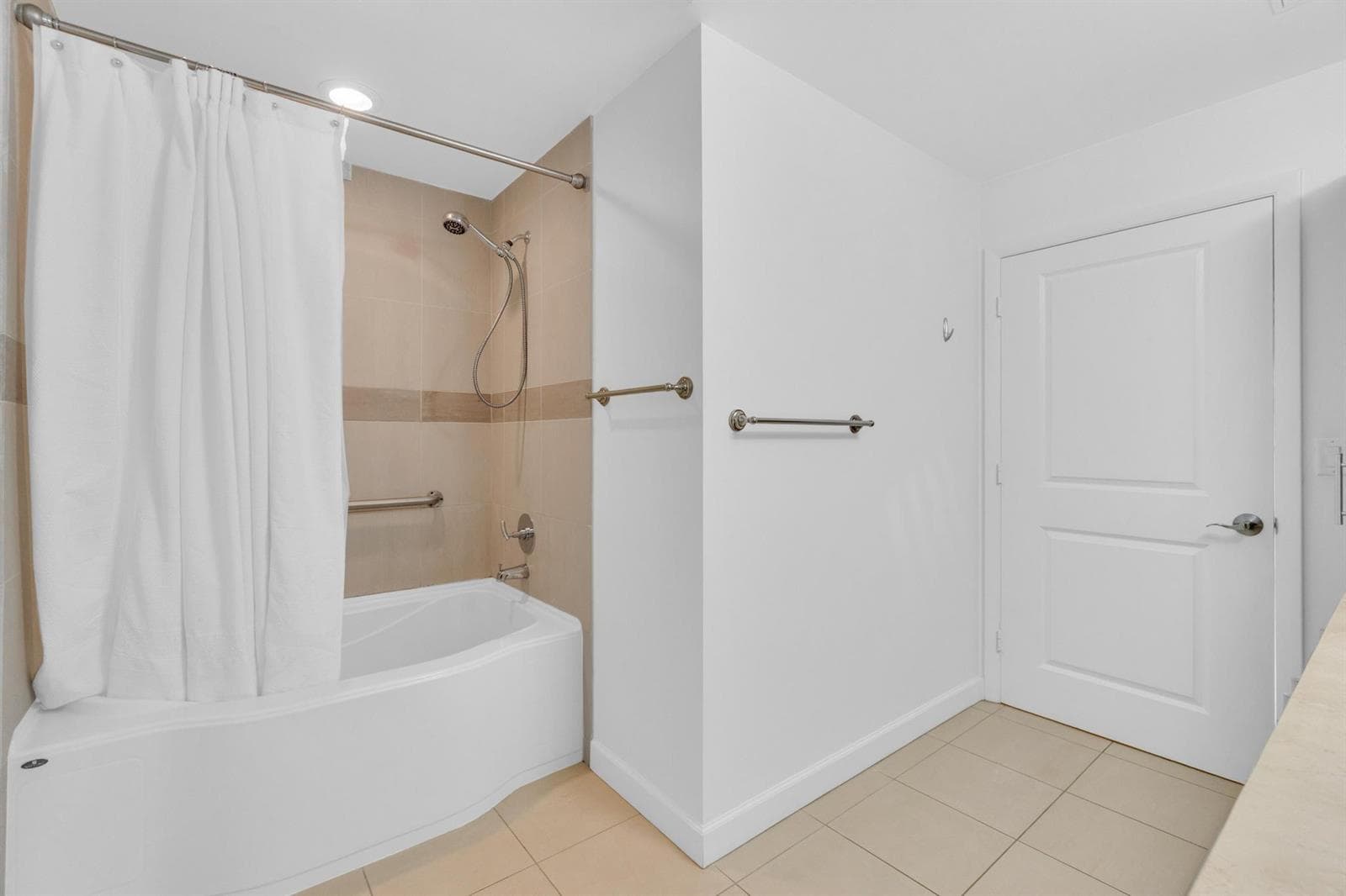 1945 S Ocean Drive 502 photo 20