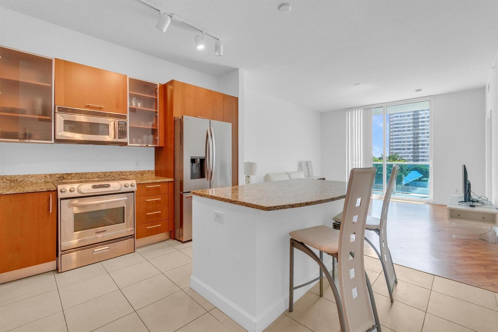 1945 S Ocean Drive 502 photo 10