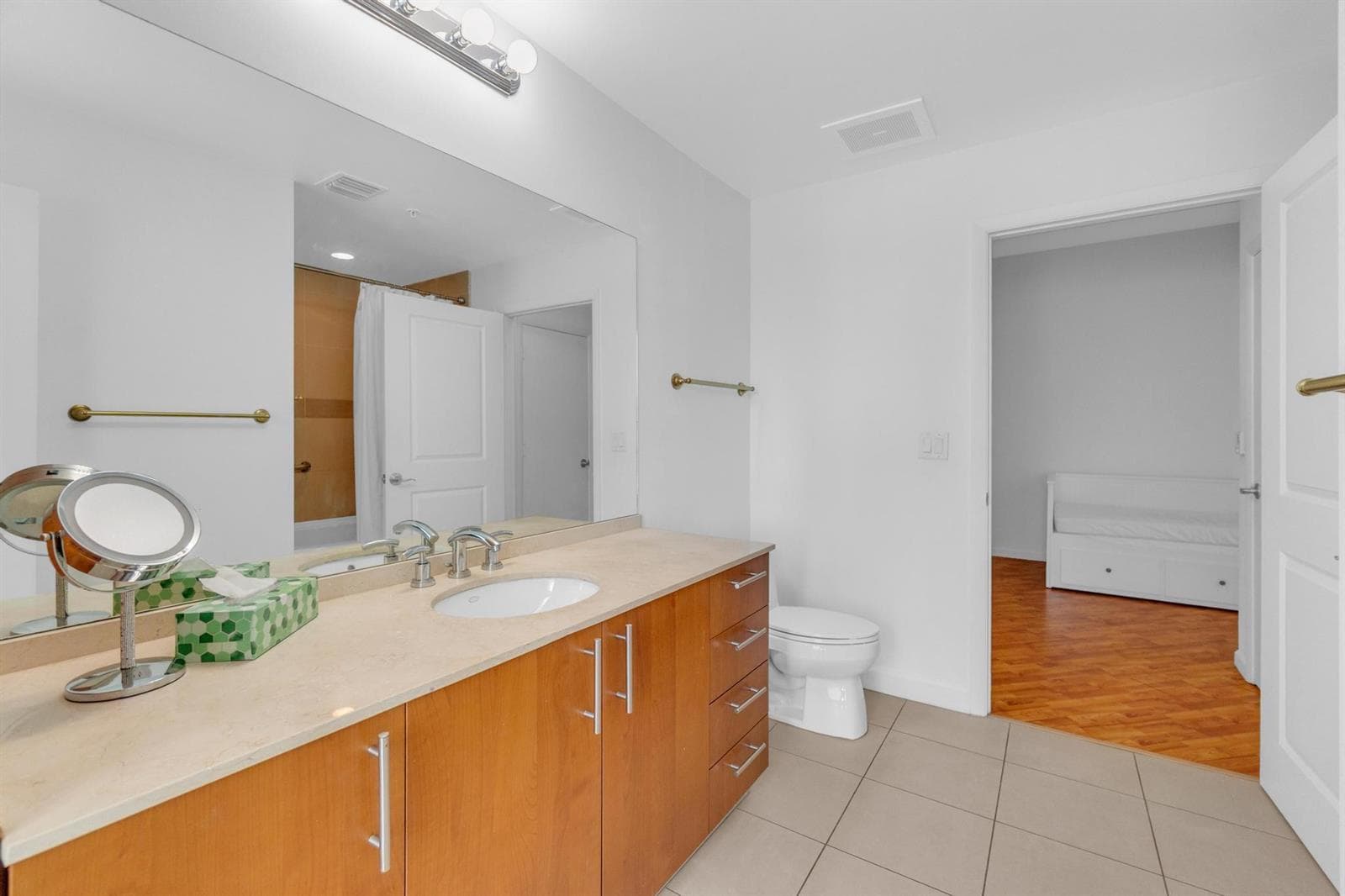 1945 S Ocean Drive 502 photo 21