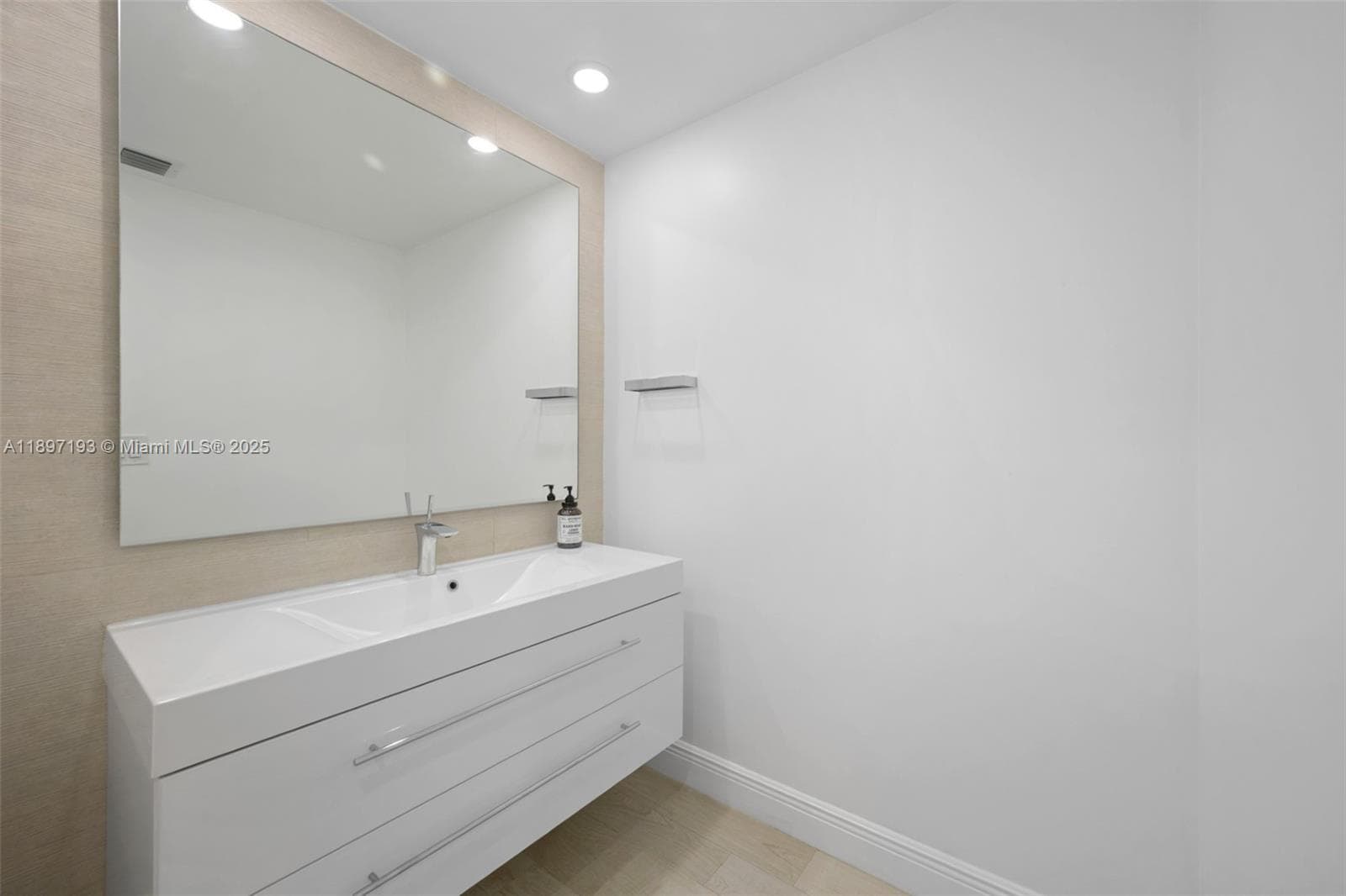 5000 N Ocean Blvd 1710 photo 17