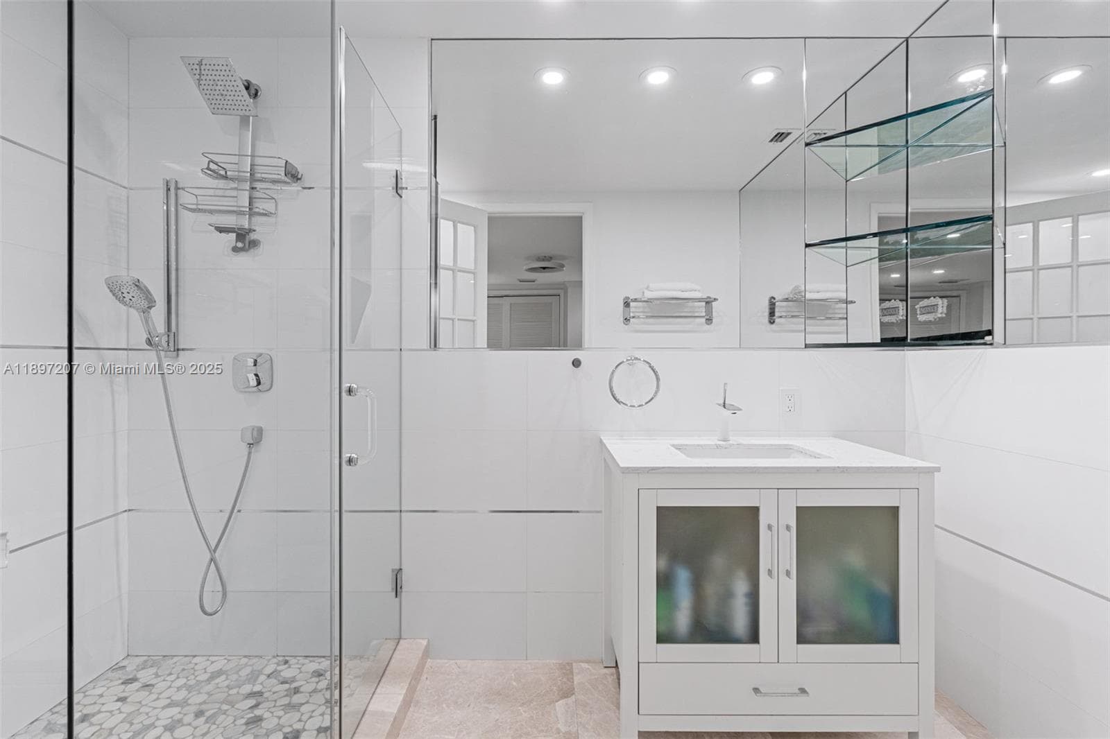 6124 Paradise Point Dr 6124 photo 13