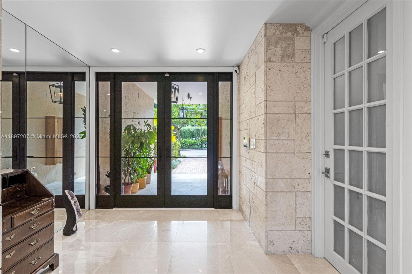 6124 Paradise Point Dr 6124 photo 4