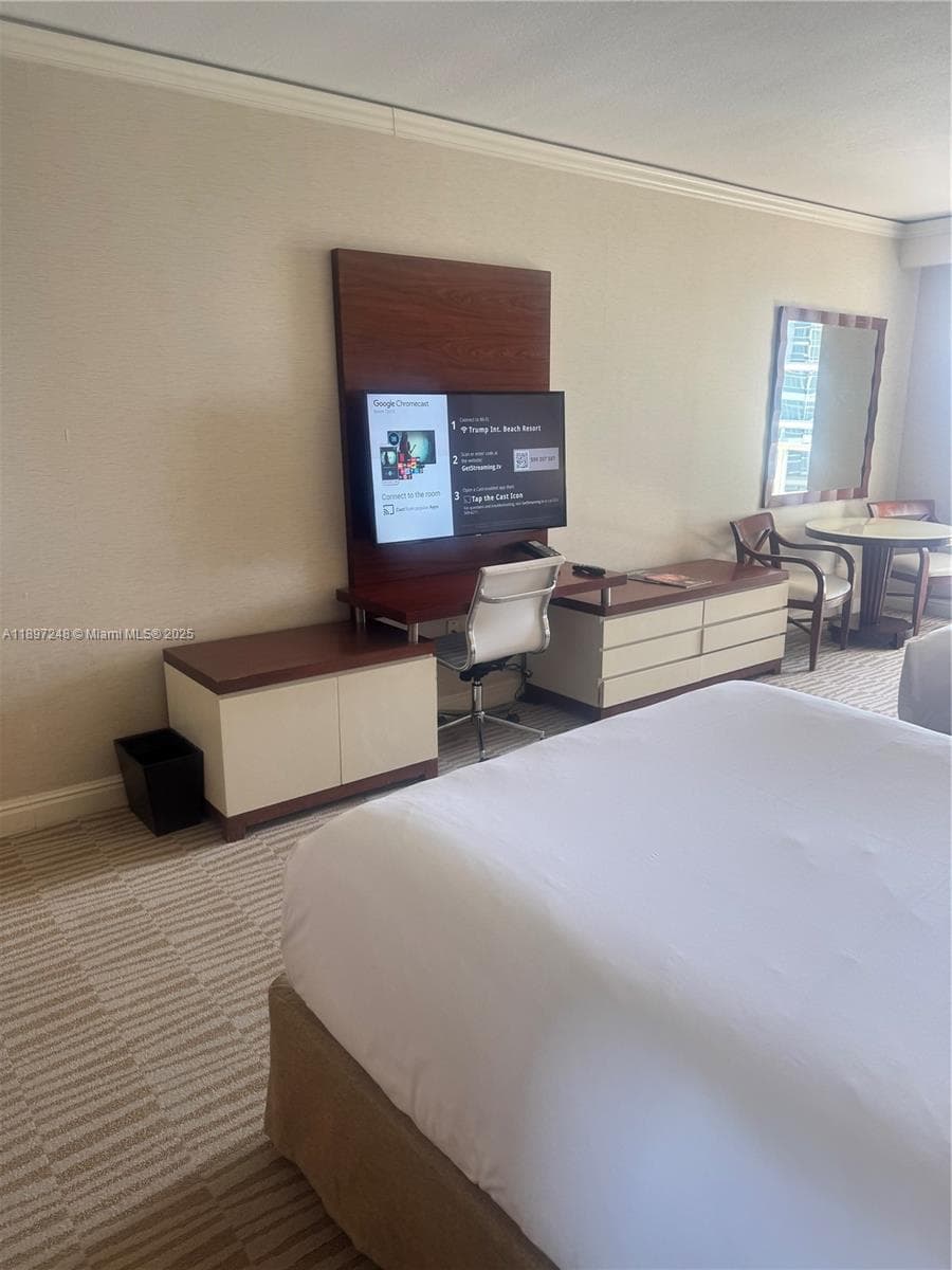 18001 COLLINS 1409 photo 22