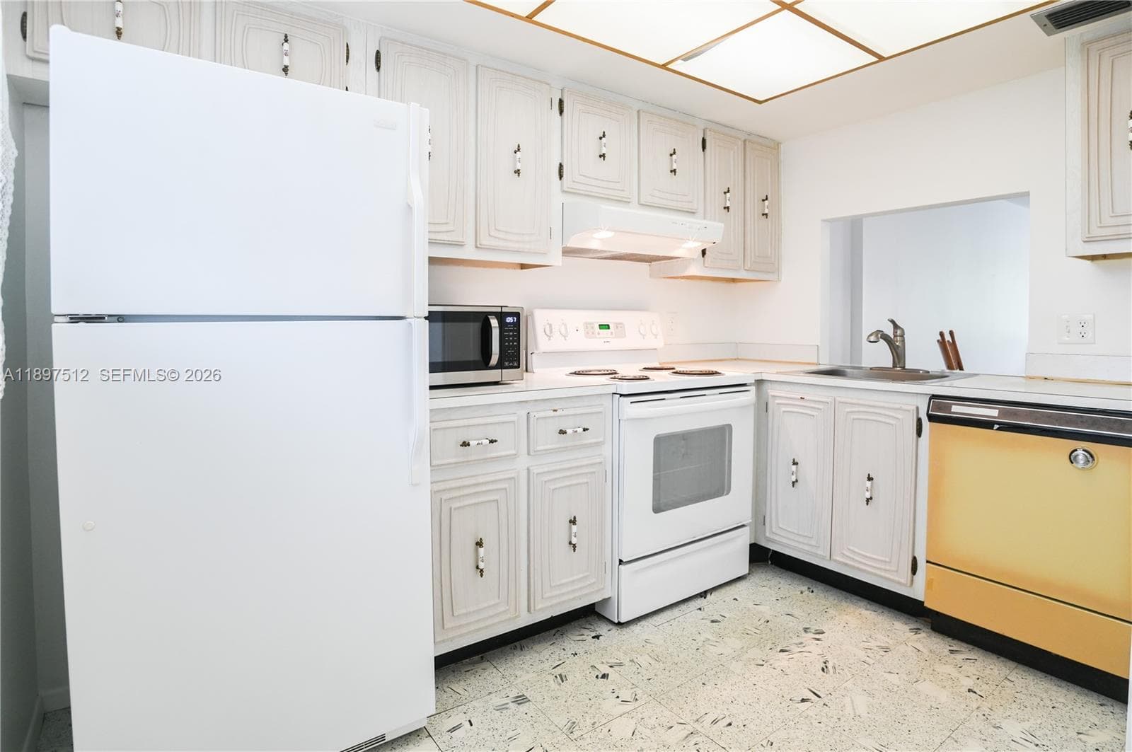 110 Royal Park Dr 2H photo 6