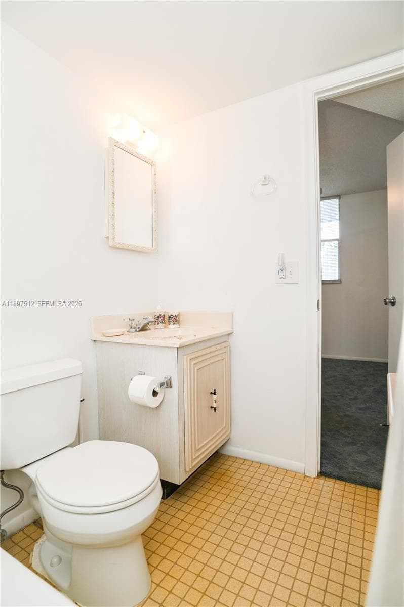 110 Royal Park Dr 2H photo 22