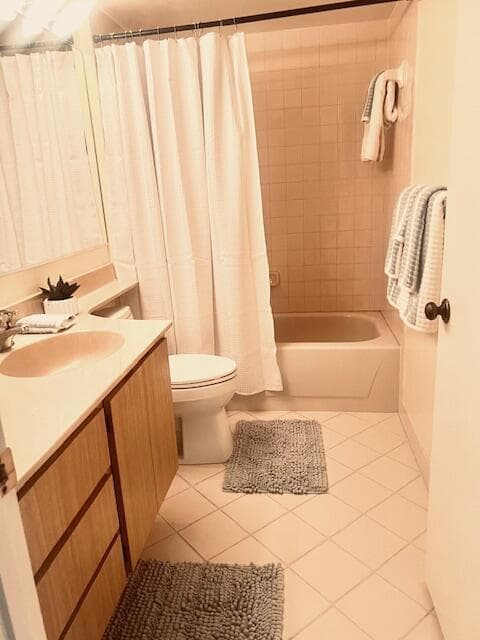 1201 Seafarer Circle 204 photo 16