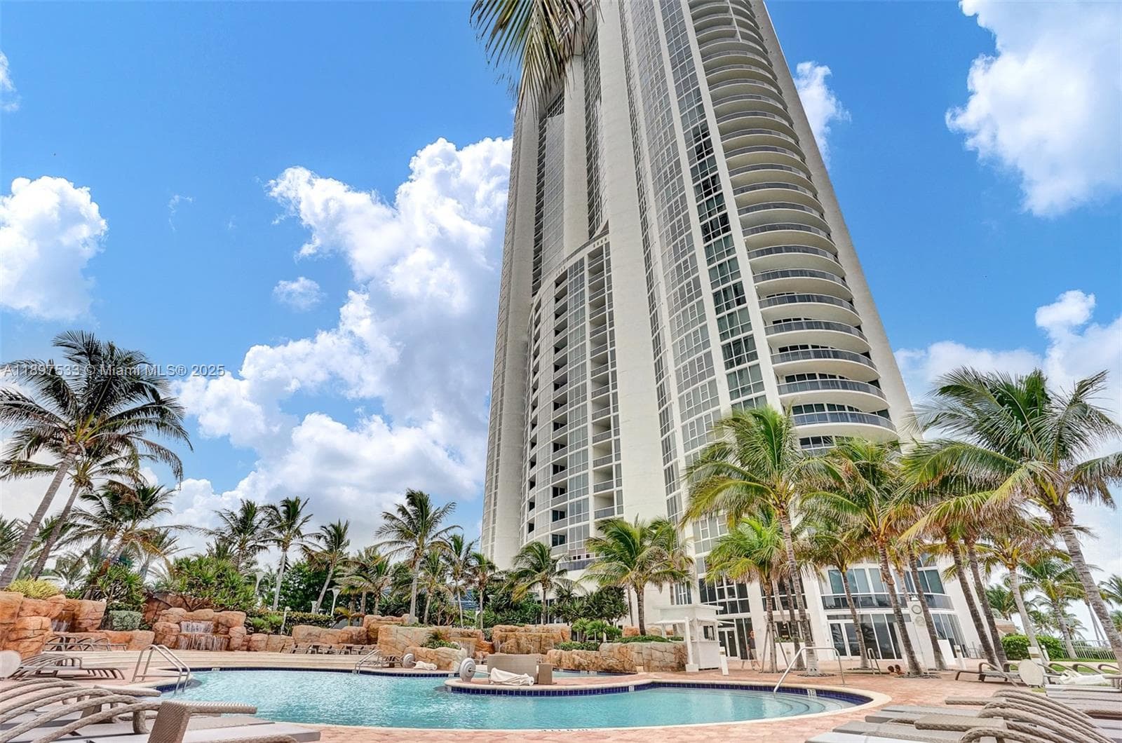18201 Collins Ave 708 photo 10