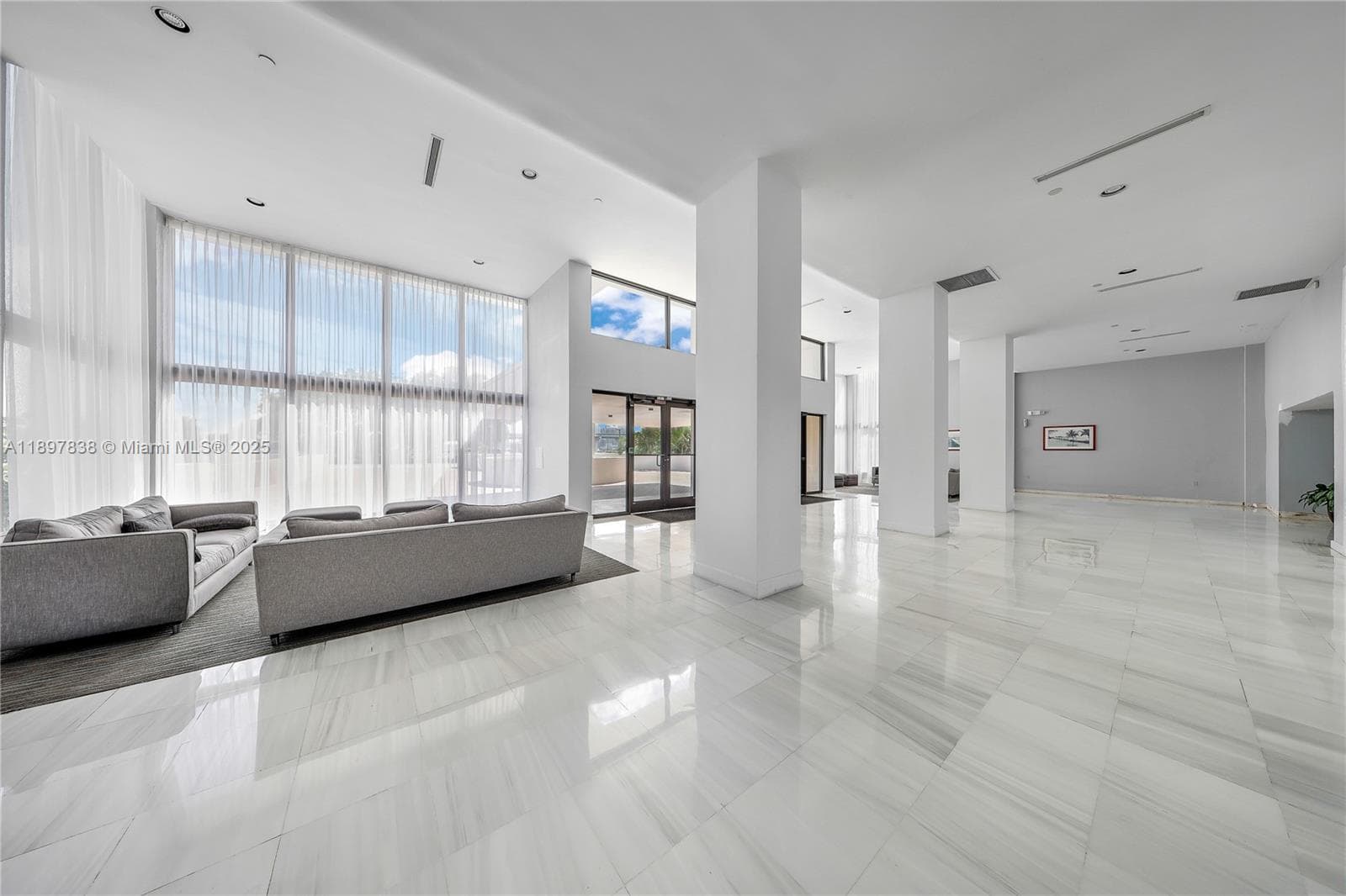 801 Venetian Dr 903 photo 2