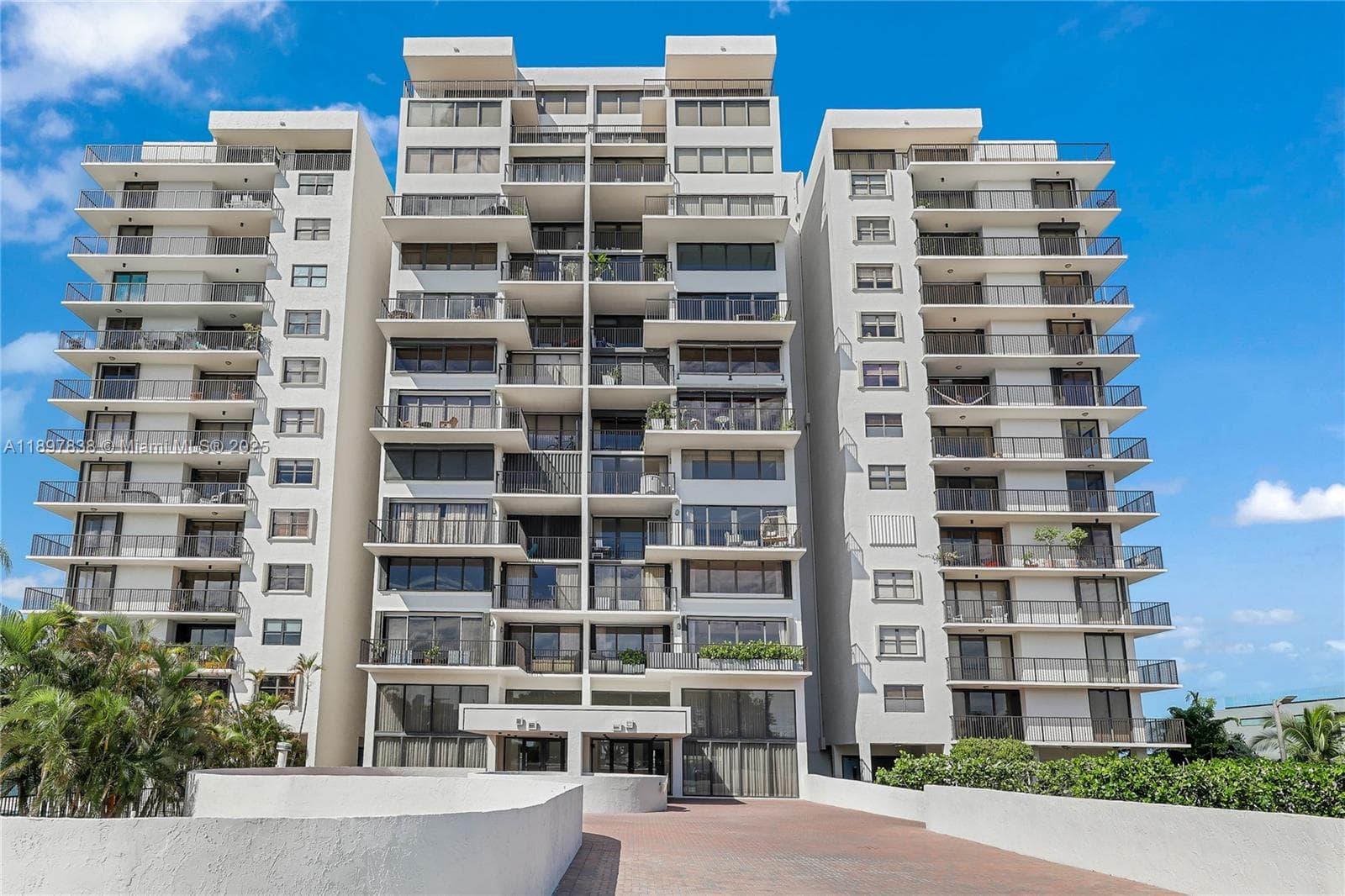 801 Venetian Dr 903 photo 1