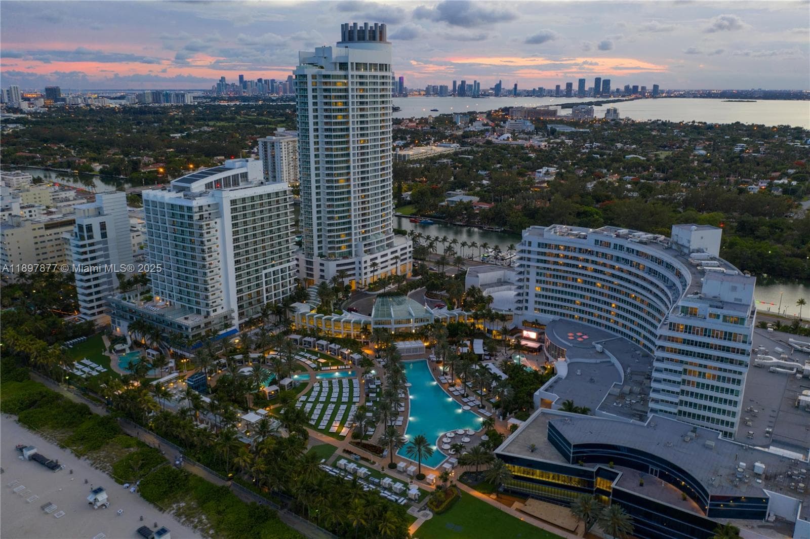 4391 Collins Ave 1403 photo 7