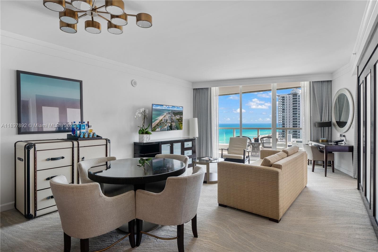 4391 Collins Ave 1619 photo 2