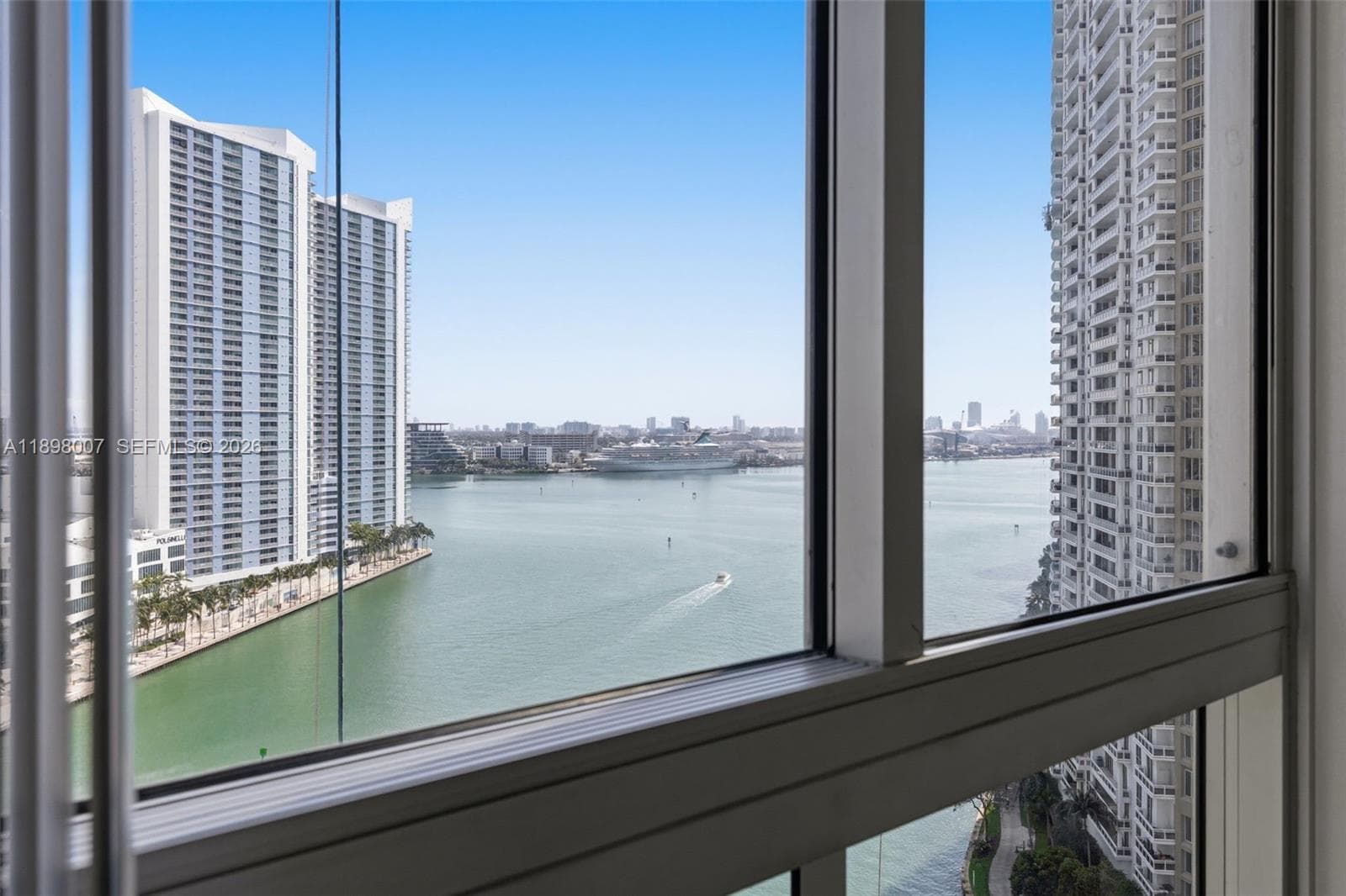465 Brickell Ave 1602 photo 6