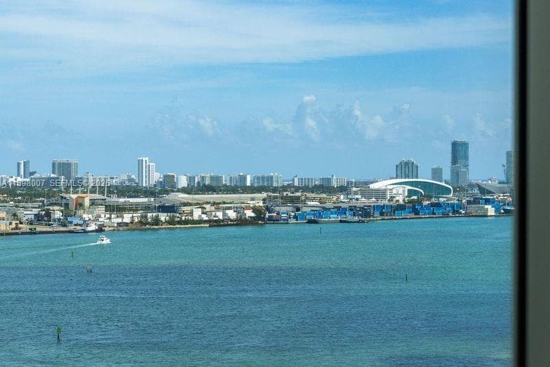 465 Brickell Ave 1602 photo 11