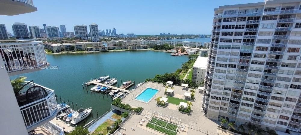18071 Biscayne Blvd 1801 photo 2