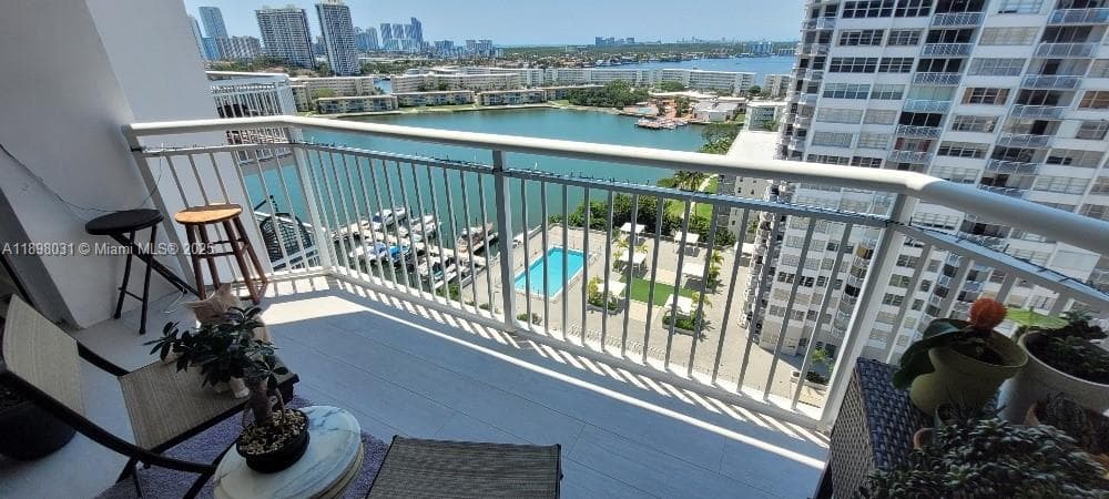 18071 Biscayne Blvd 1801 photo 1