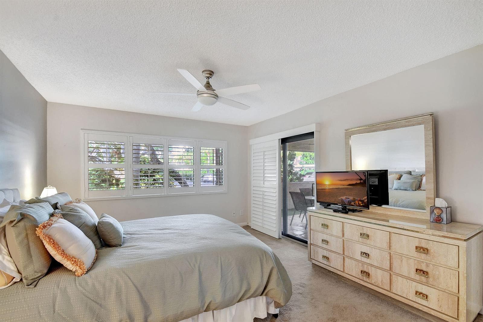 318 Oak Harbour Drive 318 photo 16
