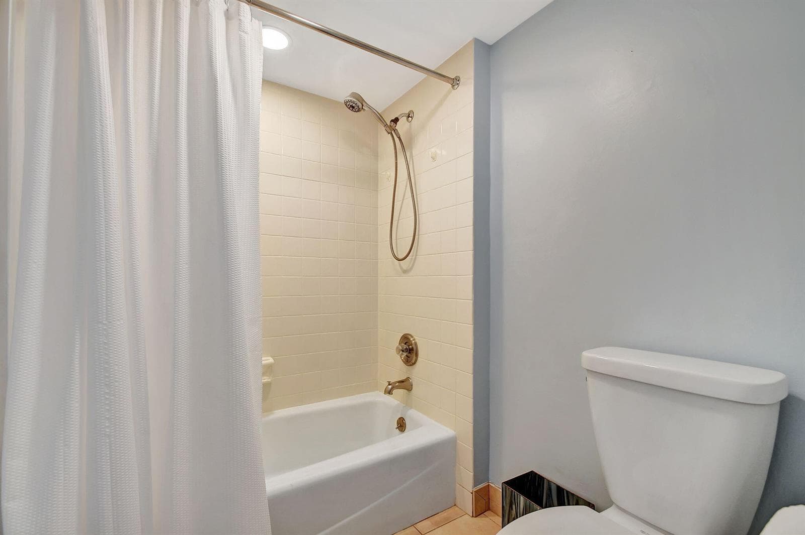 318 Oak Harbour Drive 318 photo 22