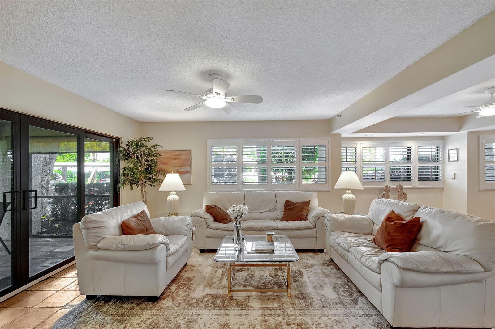 318 Oak Harbour Drive 318 photo 3