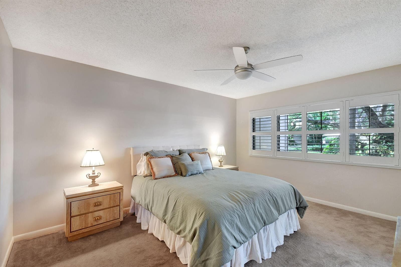 318 Oak Harbour Drive 318 photo 14