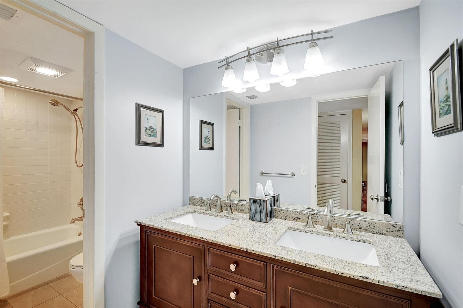 318 Oak Harbour Drive 318 photo 21