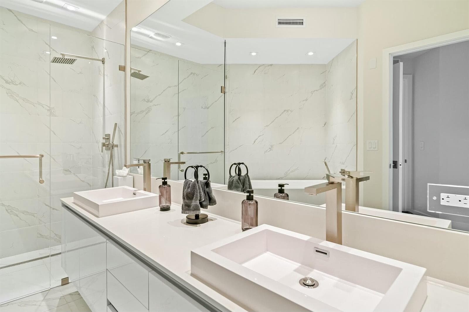 3100 N Ocean Drive H-1409 photo 23