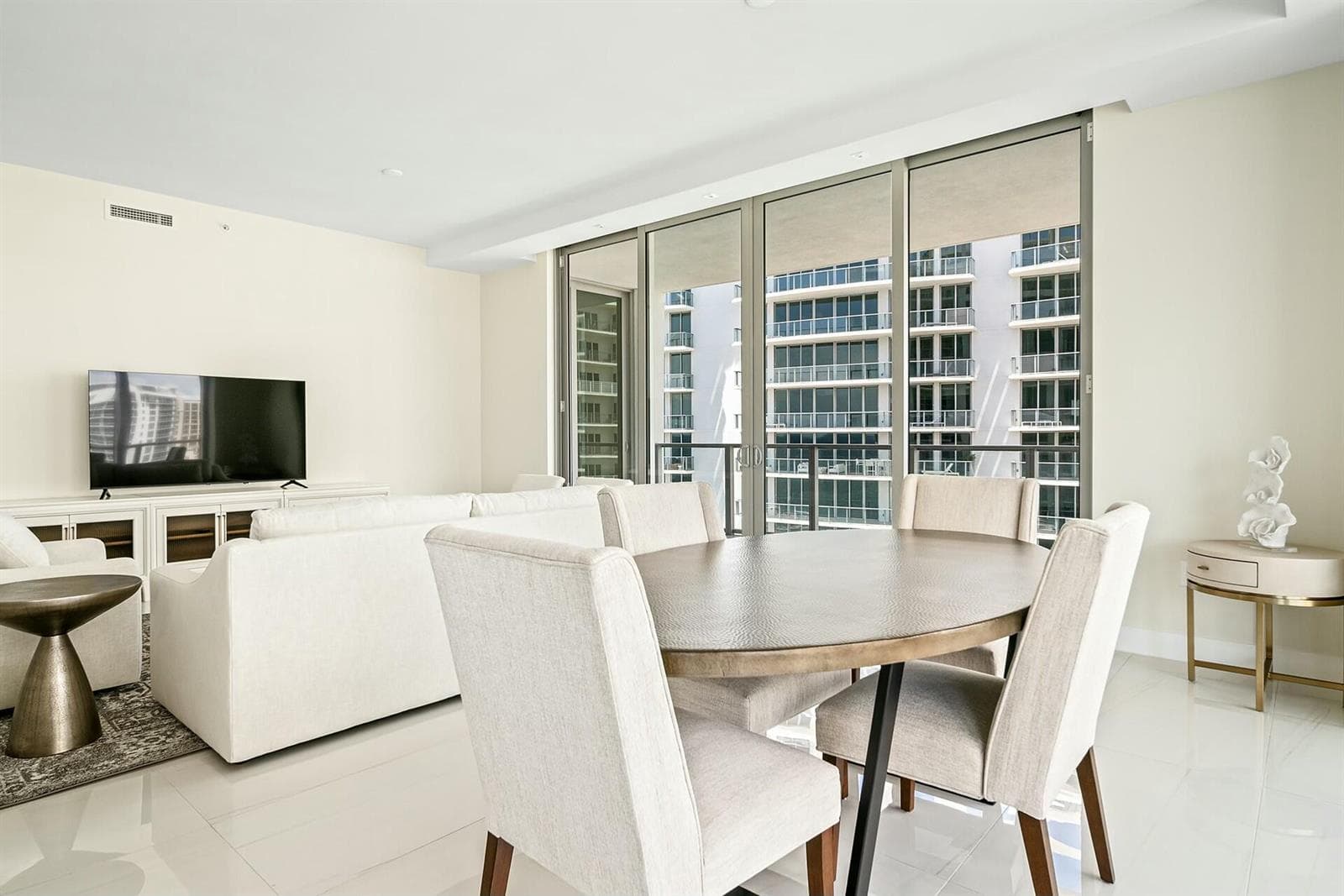 3100 N Ocean Drive H-1409 photo 3